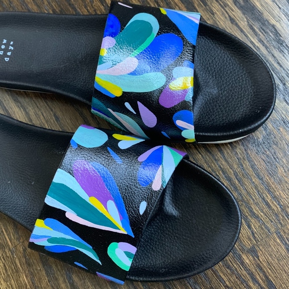🆕 Painted Resort Slides - Picture 7 of 13